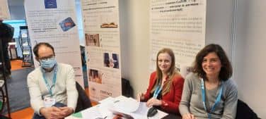 Photographie d'Emmanuel Ryckmans, Océane Mosele et Sibylle Gardelle au stand de Dat@rchiv